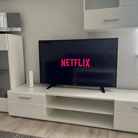 Moderne Helle 2,5 Zimmer Wohnung Mit Grossem Bad Und Kueche In Троссінген Екстер'єр фото