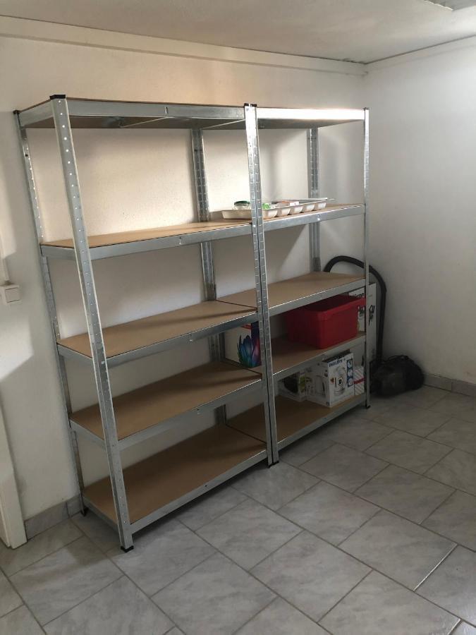 Moderne Helle 2,5 Zimmer Wohnung Mit Grossem Bad Und Kueche In Троссінген Екстер'єр фото