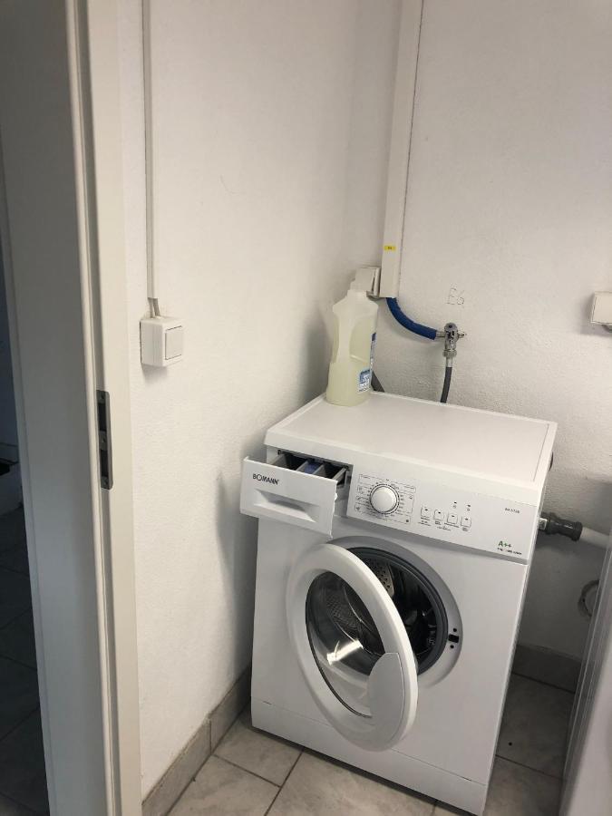 Moderne Helle 2,5 Zimmer Wohnung Mit Grossem Bad Und Kueche In Троссінген Екстер'єр фото