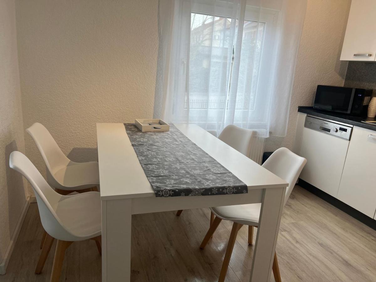 Moderne Helle 2,5 Zimmer Wohnung Mit Grossem Bad Und Kueche In Троссінген Екстер'єр фото