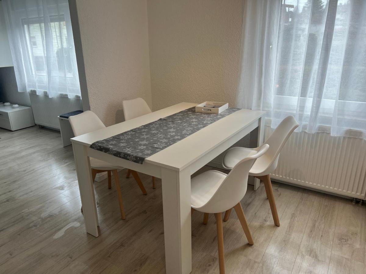 Moderne Helle 2,5 Zimmer Wohnung Mit Grossem Bad Und Kueche In Троссінген Екстер'єр фото