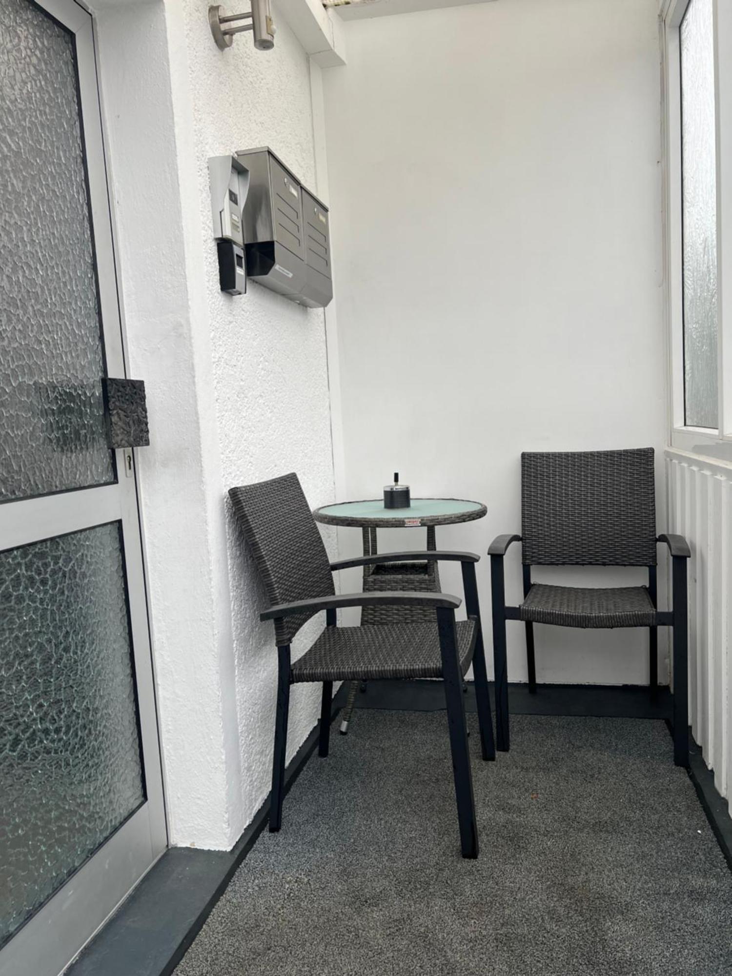 Moderne Helle 2,5 Zimmer Wohnung Mit Grossem Bad Und Kueche In Троссінген Екстер'єр фото