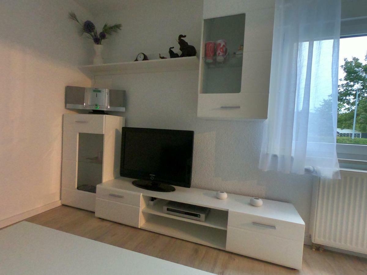 Moderne Helle 2,5 Zimmer Wohnung Mit Grossem Bad Und Kueche In Троссінген Екстер'єр фото