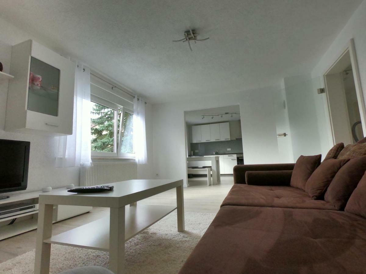 Moderne Helle 2,5 Zimmer Wohnung Mit Grossem Bad Und Kueche In Троссінген Екстер'єр фото
