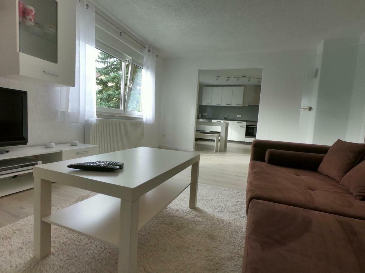Moderne Helle 2,5 Zimmer Wohnung Mit Grossem Bad Und Kueche In Троссінген Екстер'єр фото