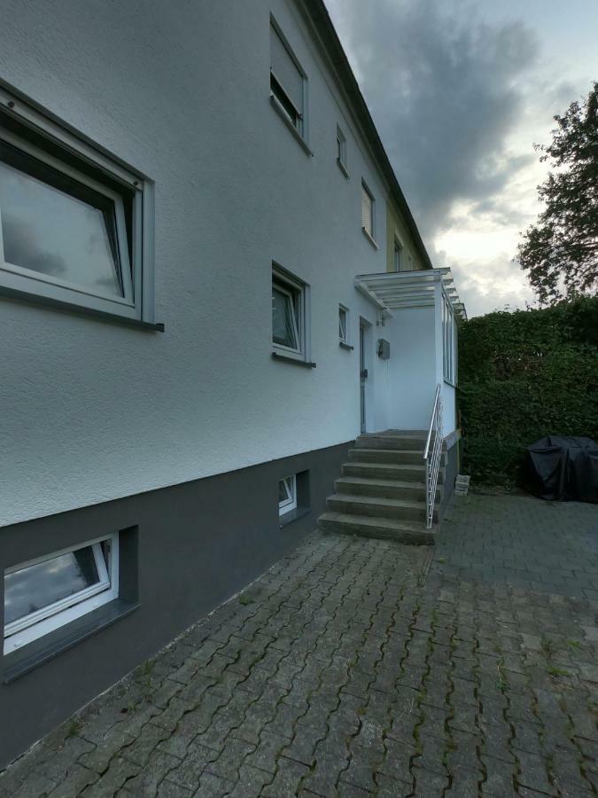Moderne Helle 2,5 Zimmer Wohnung Mit Grossem Bad Und Kueche In Троссінген Екстер'єр фото