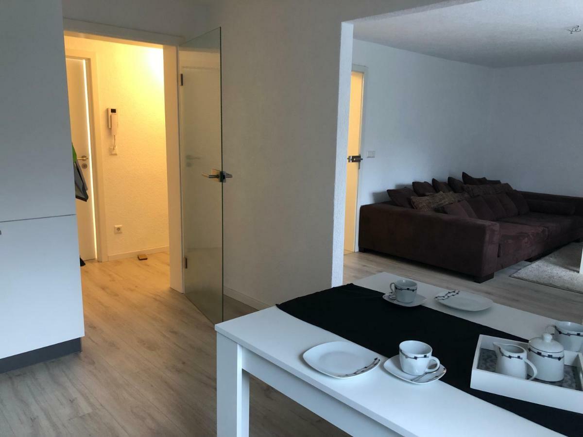Moderne Helle 2,5 Zimmer Wohnung Mit Grossem Bad Und Kueche In Троссінген Екстер'єр фото