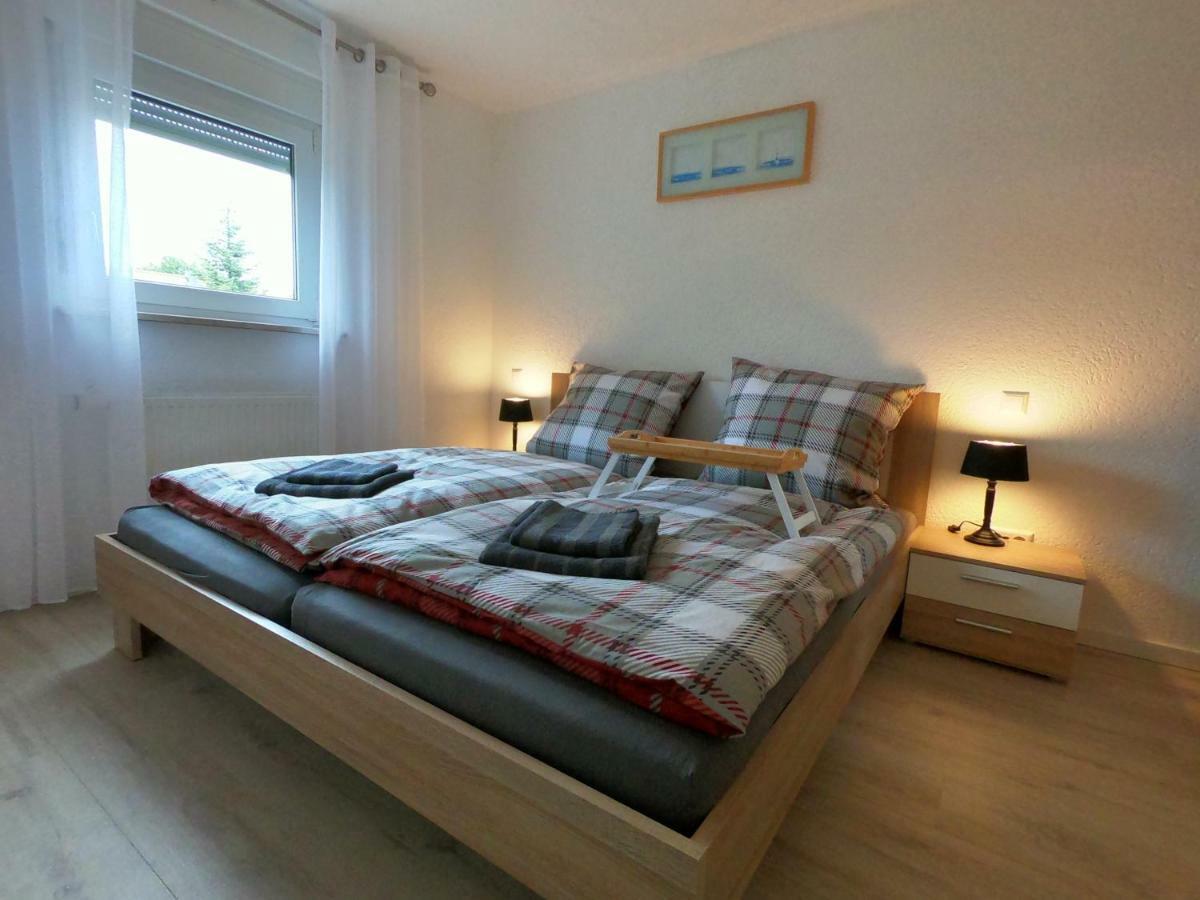 Moderne Helle 2,5 Zimmer Wohnung Mit Grossem Bad Und Kueche In Троссінген Екстер'єр фото