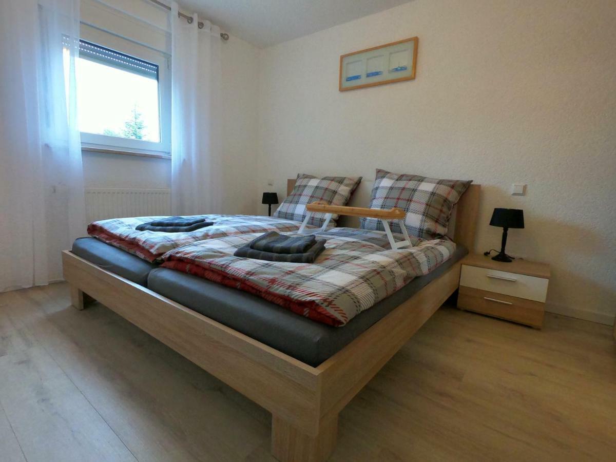 Moderne Helle 2,5 Zimmer Wohnung Mit Grossem Bad Und Kueche In Троссінген Екстер'єр фото